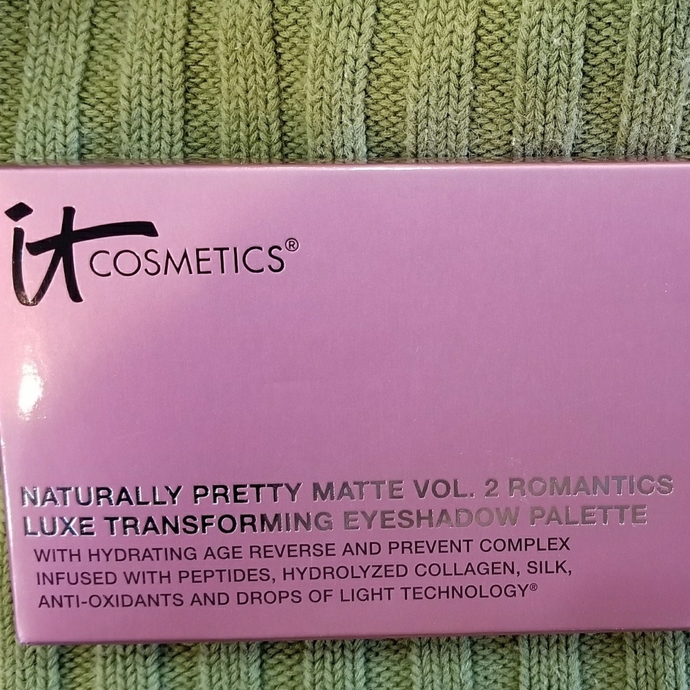 IT Cosmetics Naturally Pretty Matte Vol2 Romantics